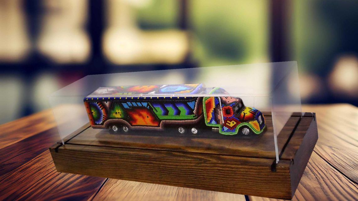Remorque avec intervention artistique Huichol