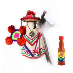 Salsa avec le costume Wixarika