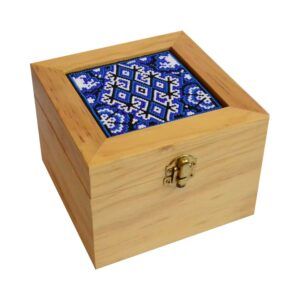 Caja con tabla de chaquira