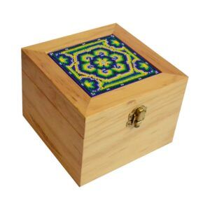 Caja con tabla de chaquira
