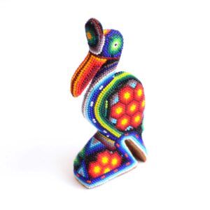 Garza intervenida con arte huichol